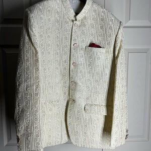 Men’s blazer fancy from pakistan 44R worn once off-white color